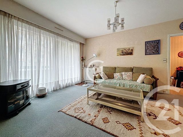 Afficher la photo en grand Appartement F3 à vendre - 3 pièces - 70,47 m2 - Montreuil - 93 - ILE-DE-FRANCE