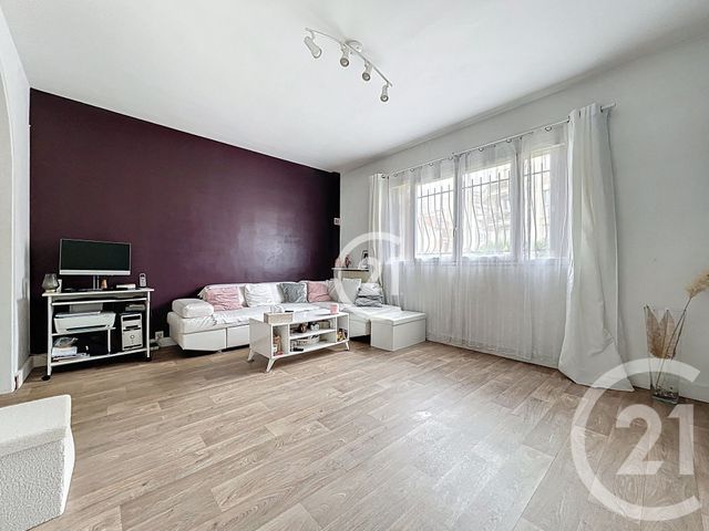 Afficher la photo en grand Appartement T3 à vendre - 3 pièces - 76,82 m2 - Montreuil - 93 - ILE-DE-FRANCE