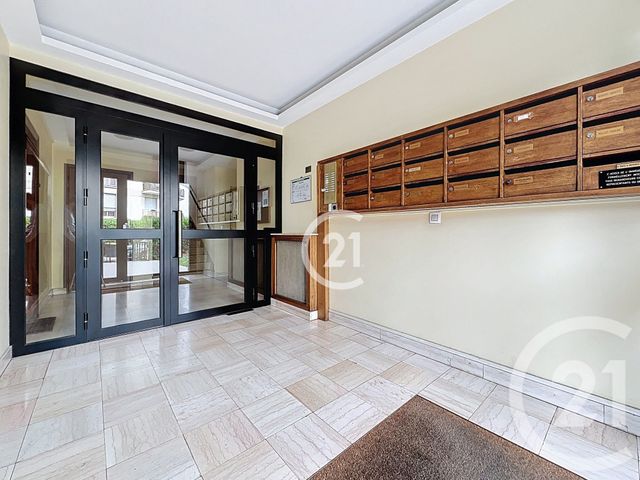 Afficher la photo en grand Appartement T3 à vendre - 3 pièces - 76,82 m2 - Montreuil - 93 - ILE-DE-FRANCE