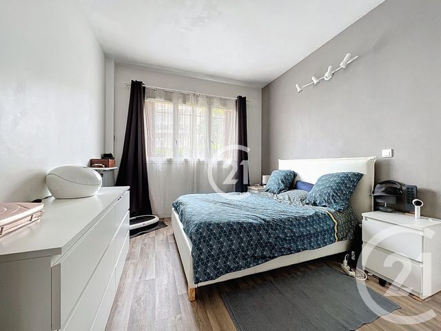 Afficher la photo en grand Appartement T3 à vendre - 3 pièces - 76,82 m2 - Montreuil - 93 - ILE-DE-FRANCE