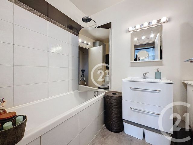 Appartement Studio à vendre - 2 pièces - 46 m2 - Montreuil - 93 - ILE-DE-FRANCE